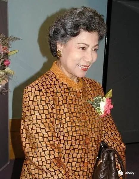 tvb高龄艺人罗兰捐100万抗疫省吃俭用演一辈子戏至今未婚未育