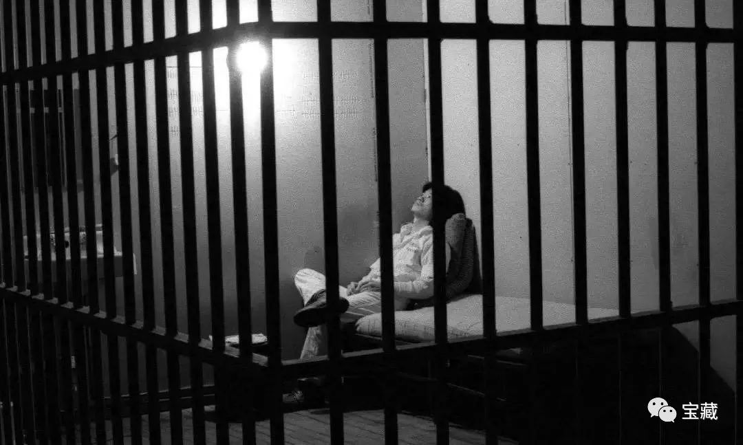 生活是终身监禁是时间流逝是自由思想