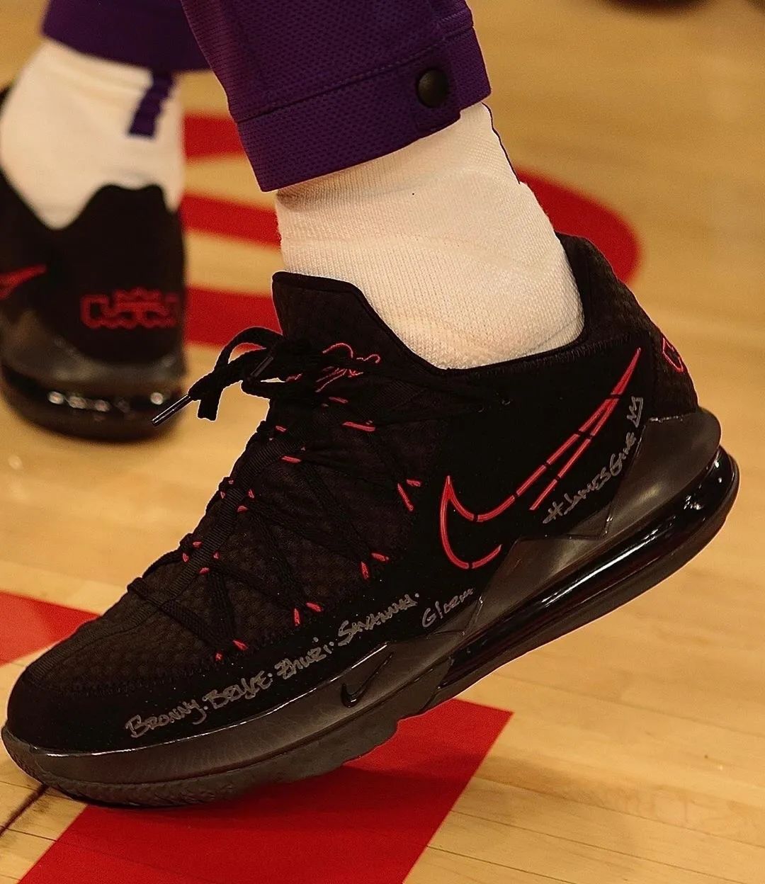 nikelebron17low低帮版本视觉效果惊人
