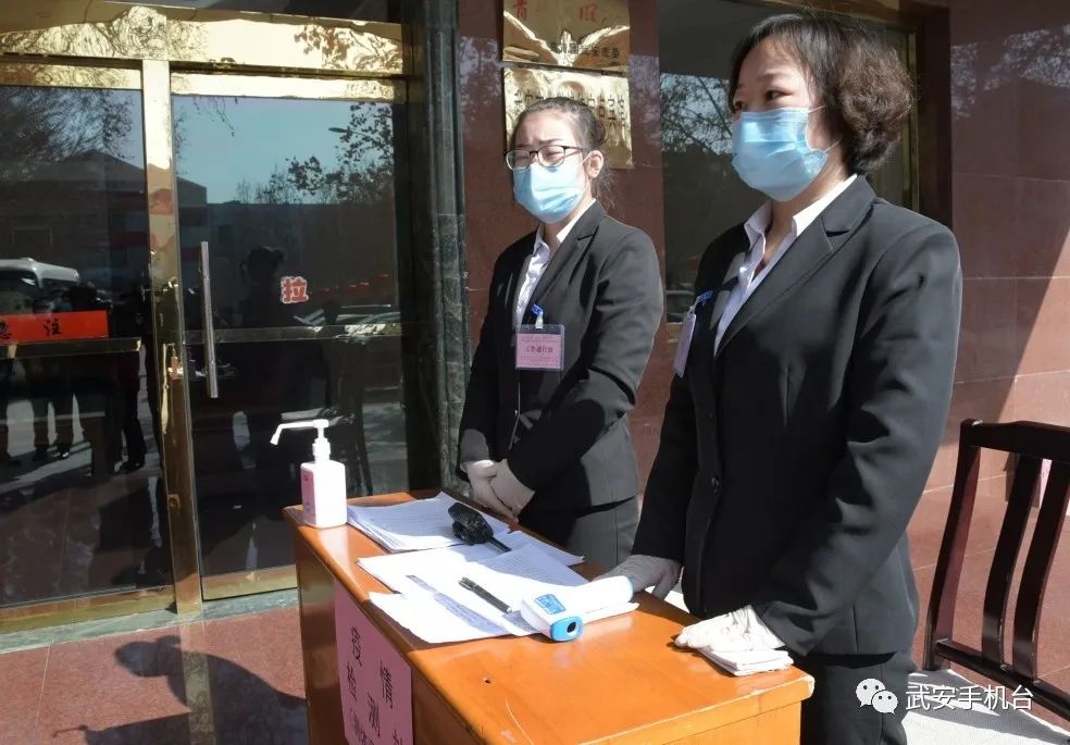 雪生书记到隔离病区发热人员接触者隔离点等处调研