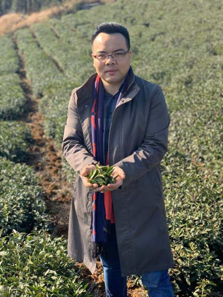 "保持军人优良传统"湖南安化李雄