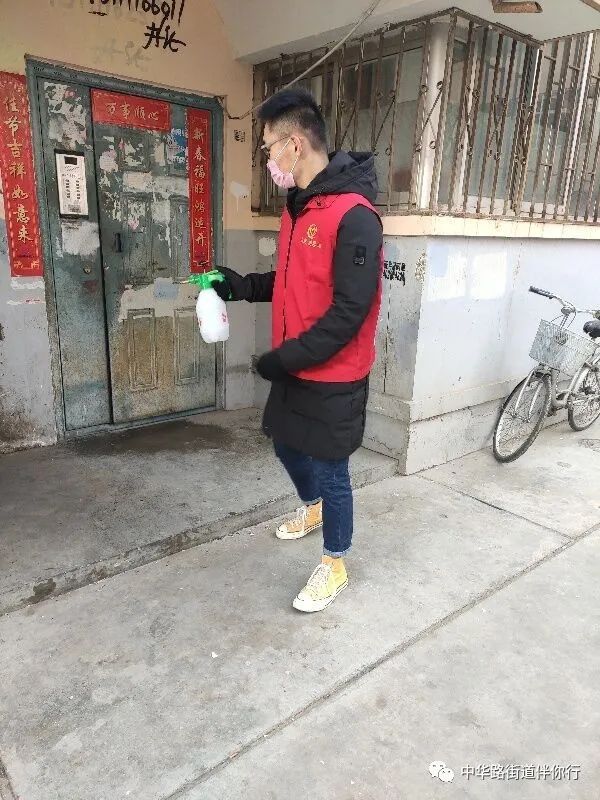 在校士官生志愿者积极参与社区疫情防控工作