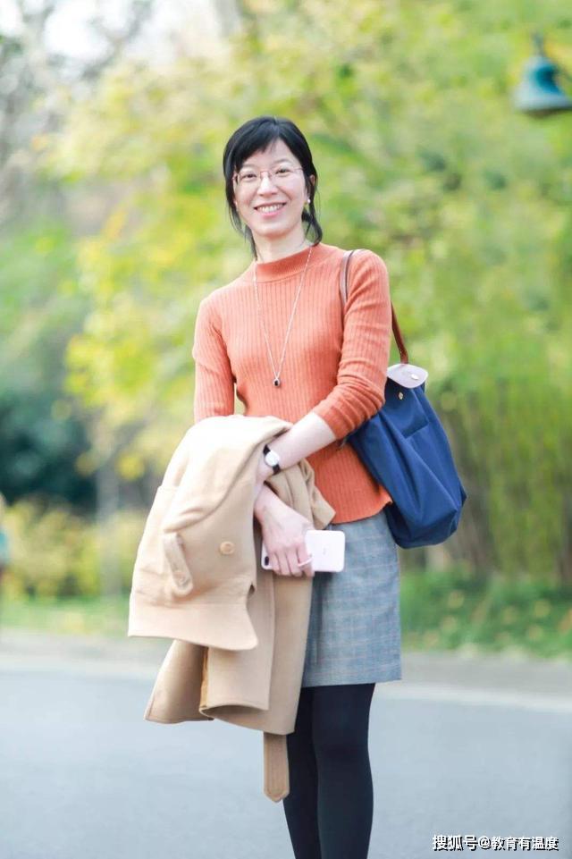 原创她毕业于浙江大学是美女教授更是爱国知识分子