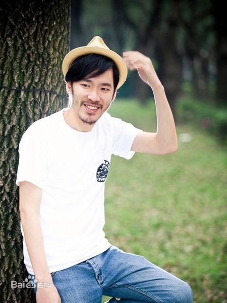 张菲想要了解小儿子的生活,常常透过大儿子张少青的转述.