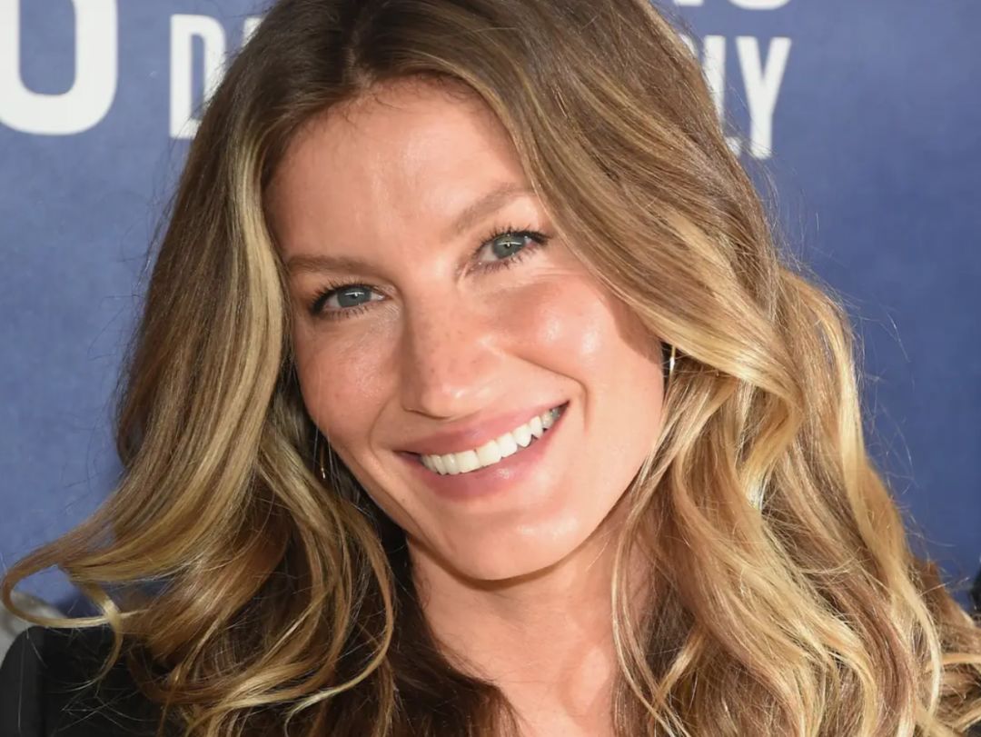 小品複習,當年gisele bündchen穿黑衣長袍偷偷整容!