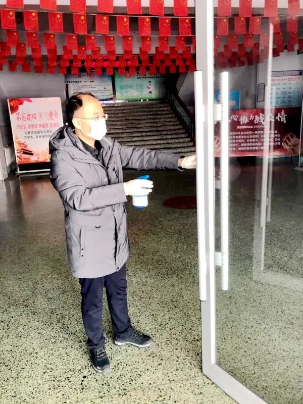 初心如磐守沃土使命在肩抗疫情记通钢一中抗疫先锋副校长李波