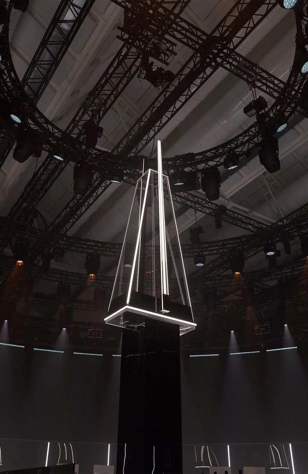 奢侈品品牌活动策划 gucci 在米兰时装周的旋转舞台