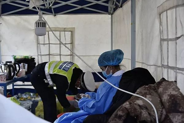 摄影| 昆明摄影家镜头中的最美逆行者!_王正鹏