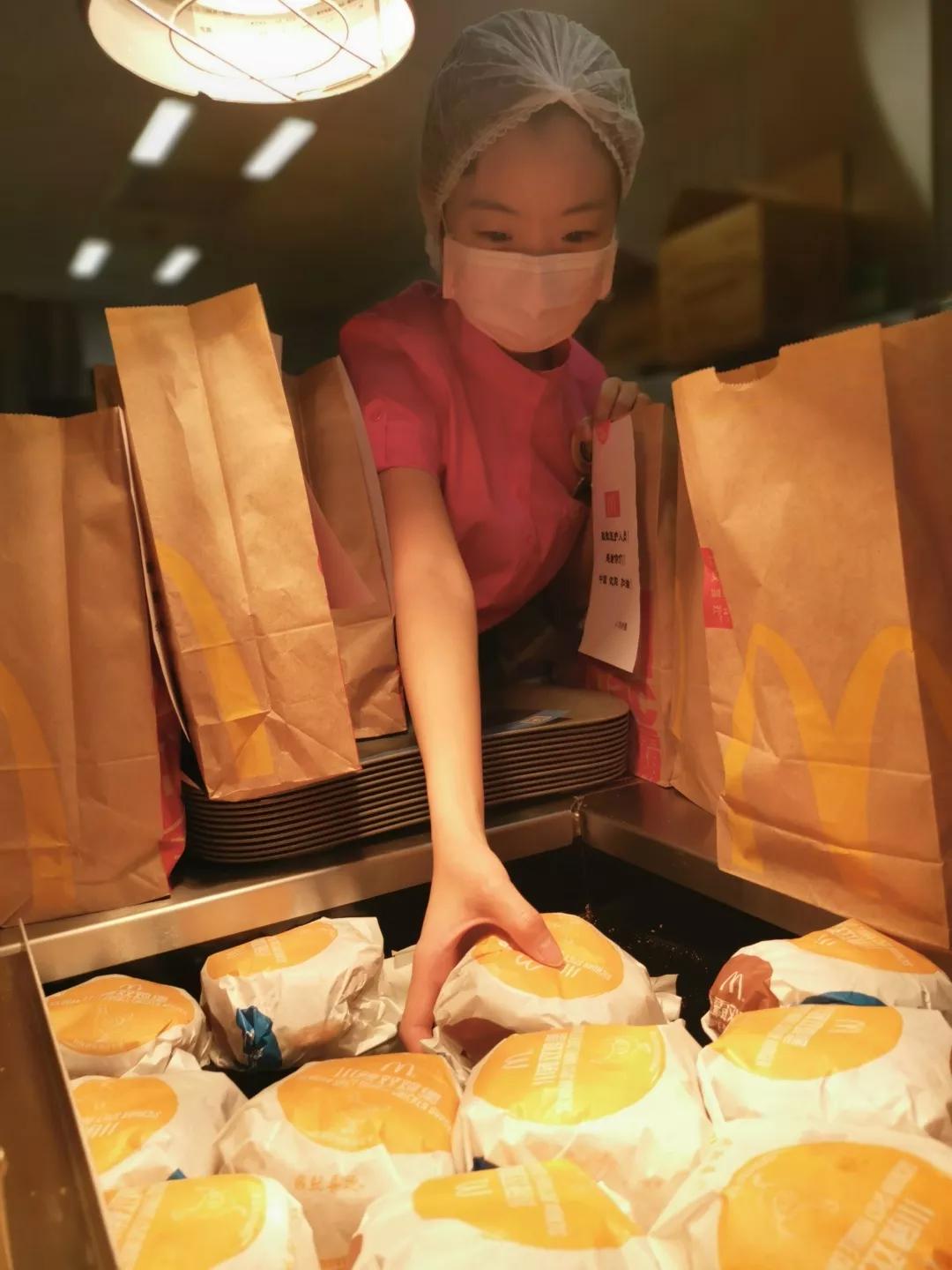 复工了吃什么?麦当劳无接触取餐,送餐了解一下