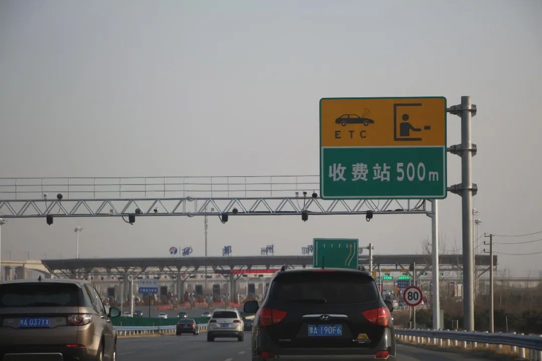 郑州机场高速机场段etc车辆不下站也收费工作人员建议绕行京港澳