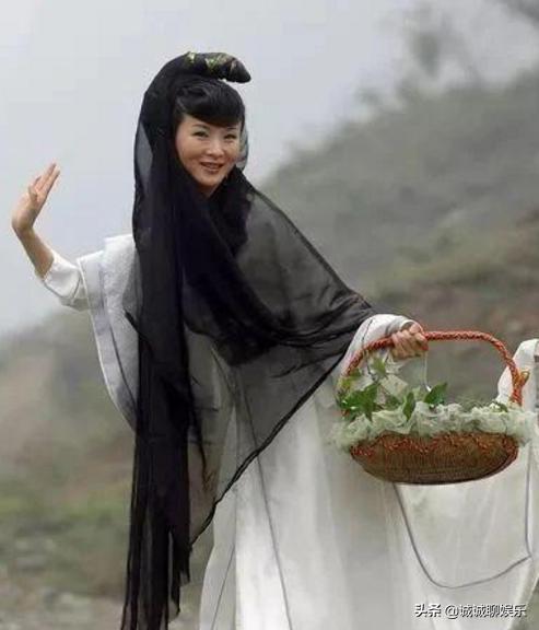 49岁"李香秀"谢兰,与丈夫因戏生情高龄产子,今为家庭淡出荧屏