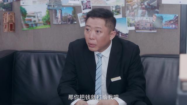 姚经理的饰演者是翟小兴,出身世家,父亲是八一厂的大导演翟俊杰,翟小