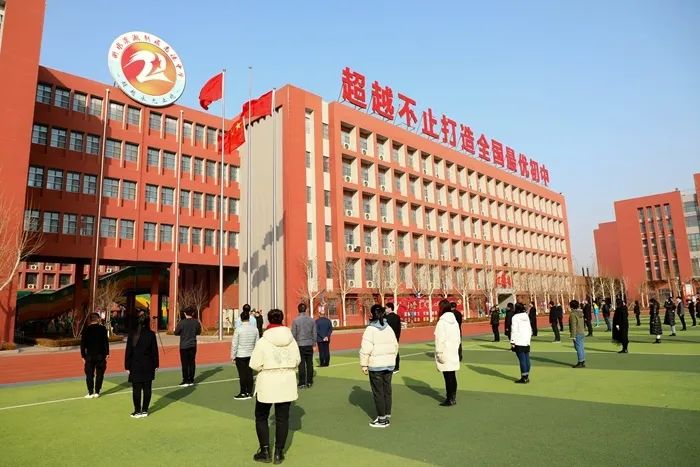 少年教育自爱国始衡水志臻中学三校区网上升旗仪式