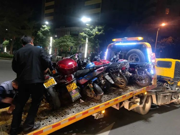 梧州鬼火又出来炸街10辆摩托车被查扣