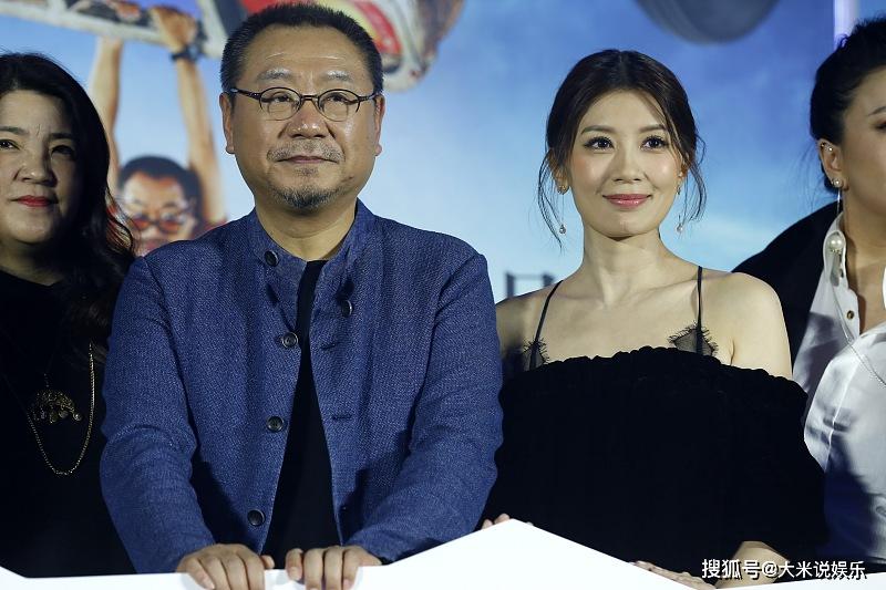 57岁范伟近照曝光,隐瞒29年的高颜值娇妻,原来是我们熟悉的她_杨宝玲