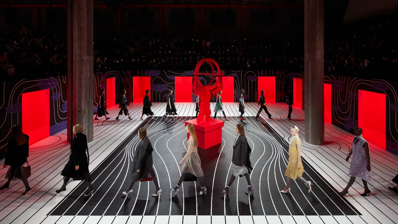 米兰时装周|高级仙女裙重回时尚舞台,38岁的宋慧乔美爆秀场!_mara