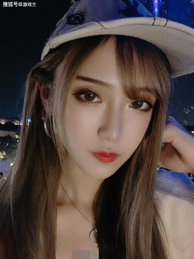主播腐团儿晒美照笑起来真好看像极了大学学姐