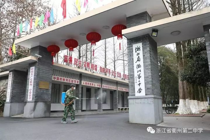 媒体聚焦衢州二中七旬老王征战疫情防控前线