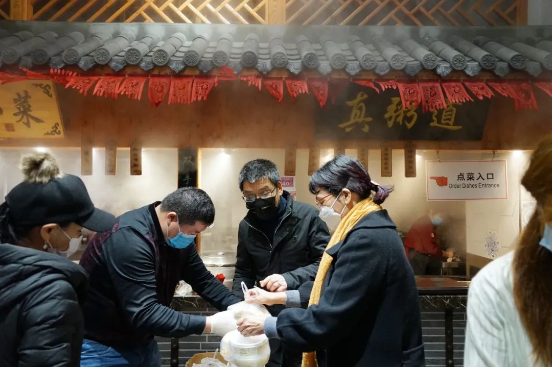 八婺饭堂是义乌第一家免费送美食下乡的餐饮企业.