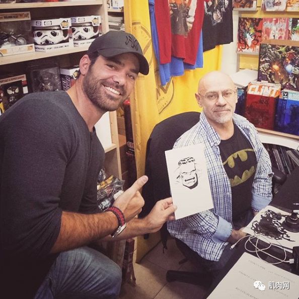 肌肉男曝光娇妻生活照引410万网友围观这才是爱情呀