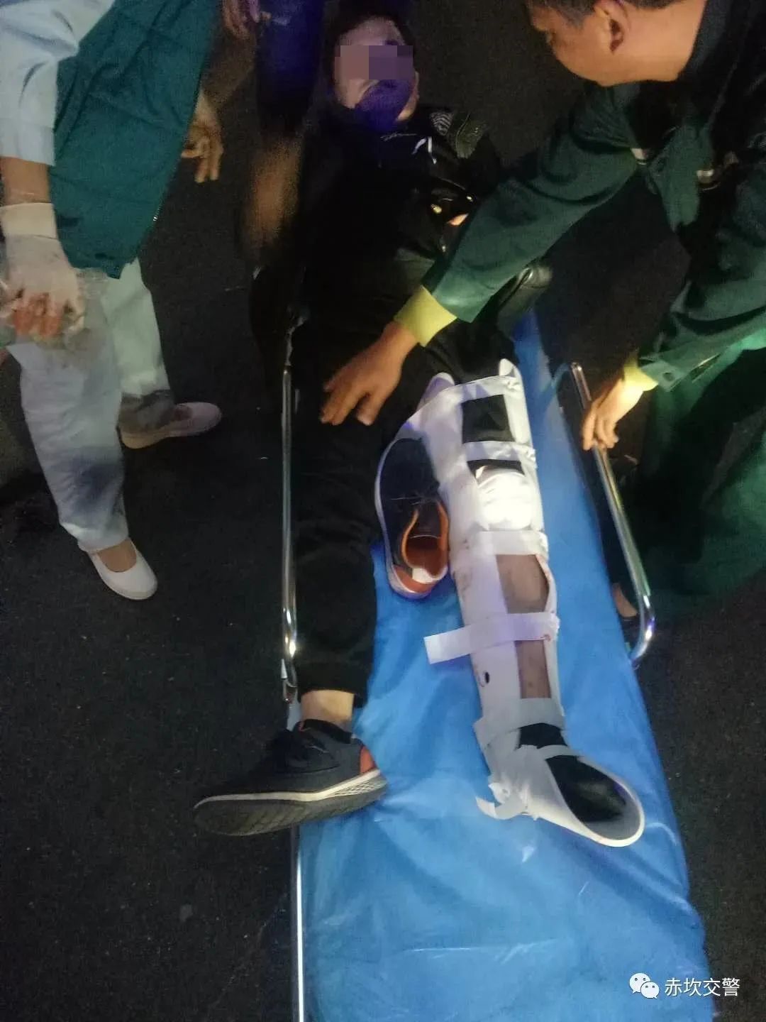 湛江一男子驾驶电动车"高速"撞击护栏,重伤倒地!