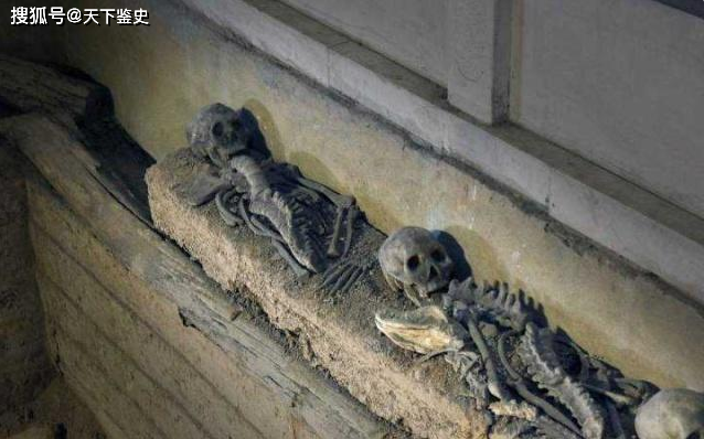 我国古代的殉葬制度,为何偏爱找童男童女?原因可笑又可悲!