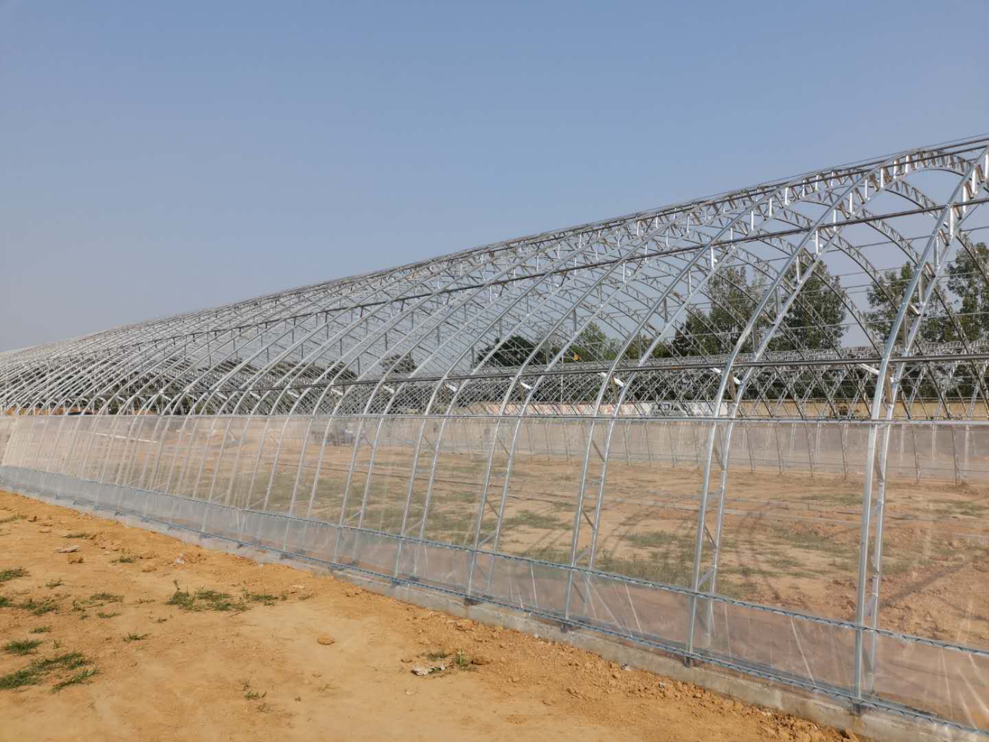 【歌珊温室】双拱双膜c型钢日光温室大棚的弊端