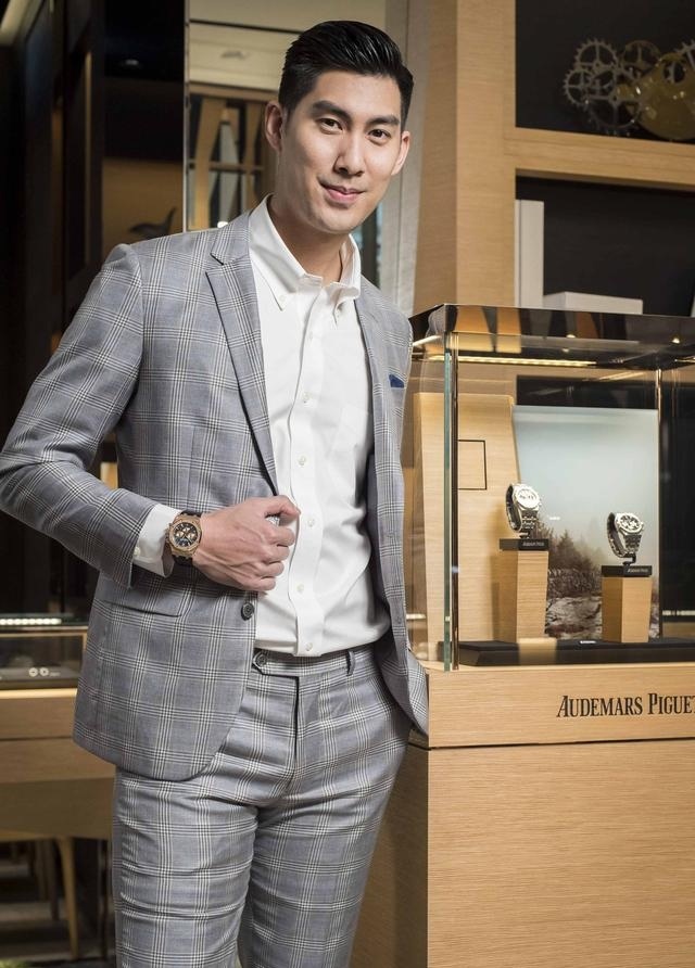 这个混血男友有点帅,他是李安卓,也是拍mv的时候跟萧亚轩传出绯闻