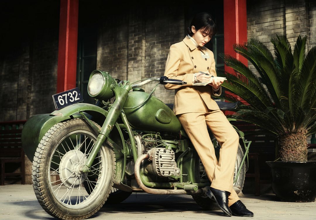 张译领衔主演的光荣时代在吉林卫视开播致敬新中国第一代人民公安