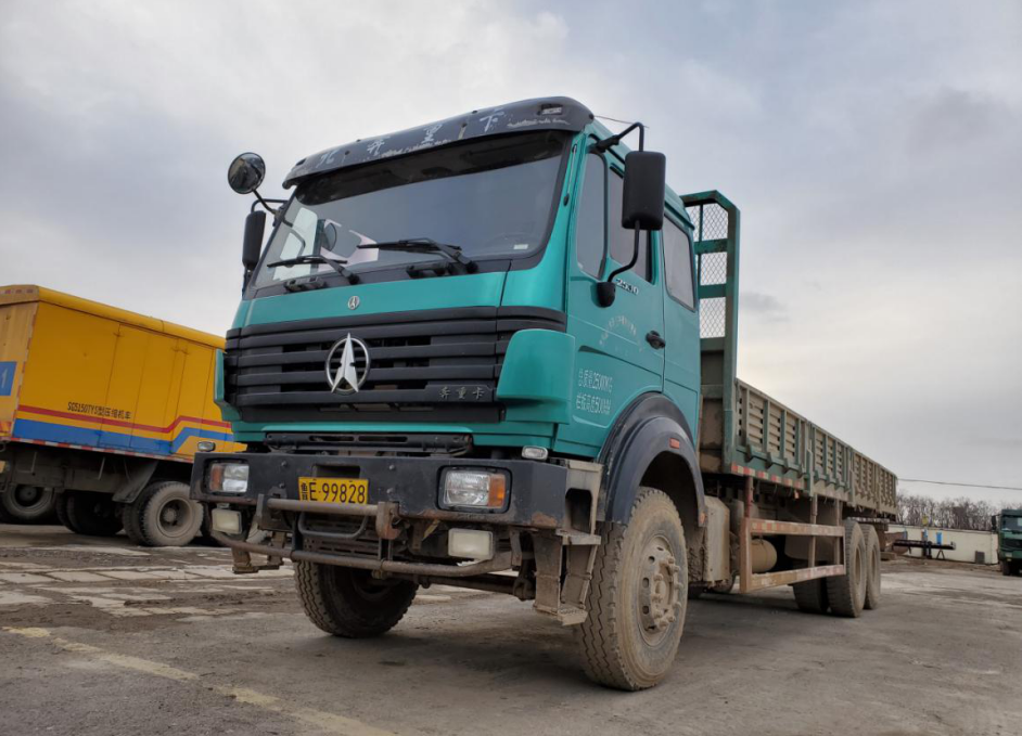 b型车(部分开发)的车型定位略低于a型车,不再配备奔驰om系列发动机