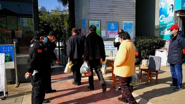 摄影| 昆明摄影家镜头中的最美逆行者!_王正鹏