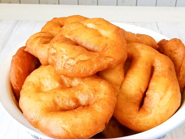 原创我家祖传三代做油饼配方好吃又松软放半个月都不硬太香了