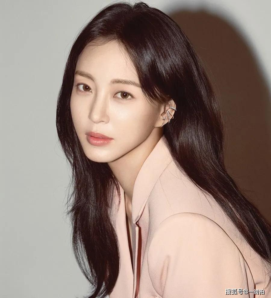 原创耍大牌被雪藏,遭遇医疗事故,40岁韩艺瑟惊艳现身,美如少女