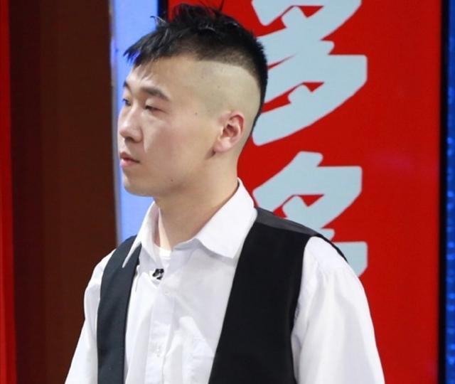 原创杨九郎被师弟笑话后暴躁开怼张云雷和助理比手论输赢