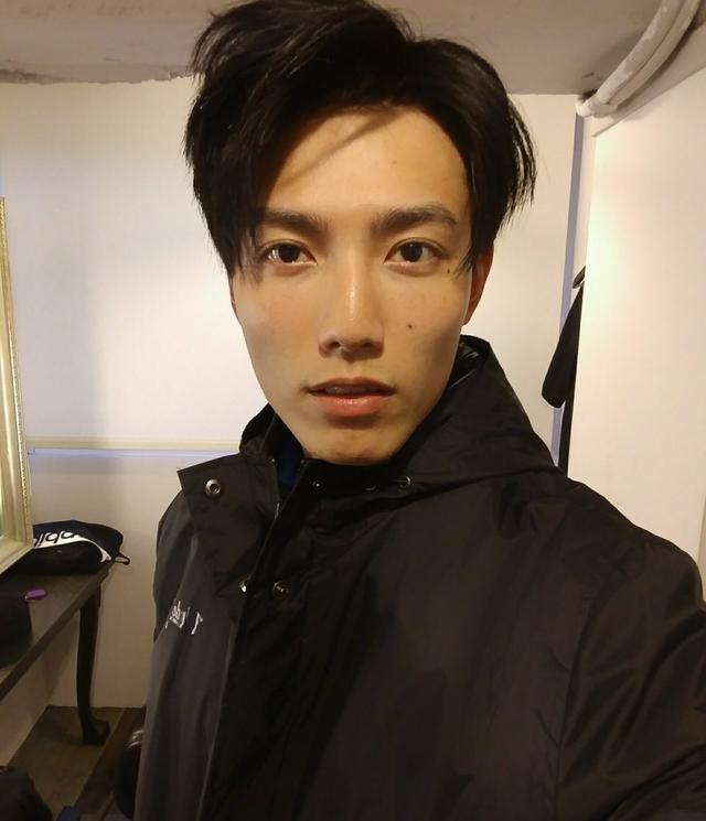 2月24日有媒体爆料称,自去年就在网络中失去音讯的28岁男星赖东贤