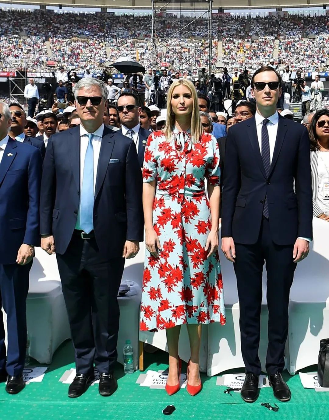 伊万卡和梅拉尼娅到访印度,两位美女超拉风,第一女婿也不甘示弱