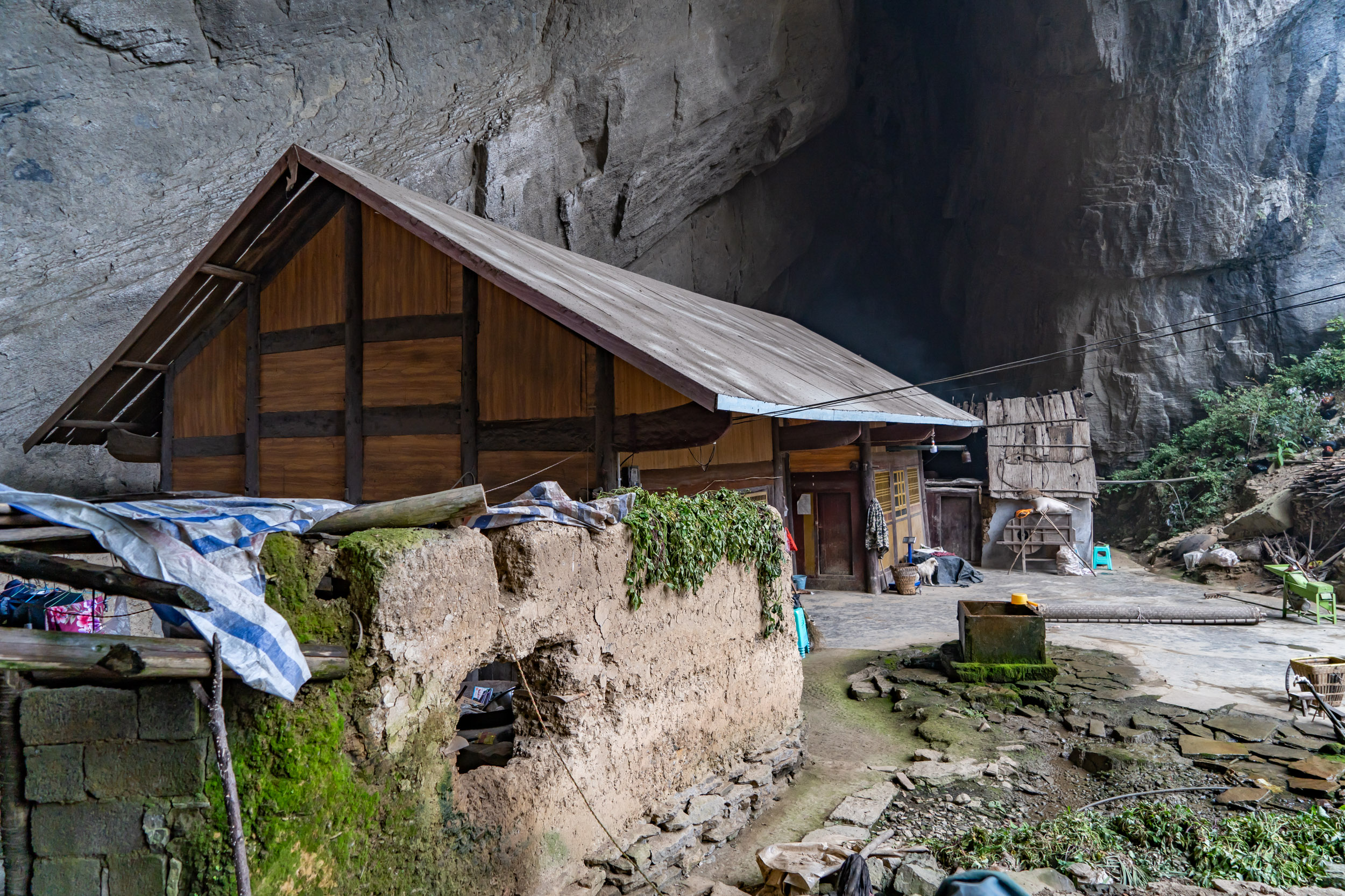 贵州大山藏着一山洞,一户人家五代人住100多年