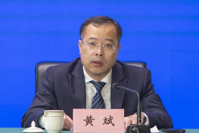 广州白云国际机场股份有限公司运控中心党委书记黄斌介绍白云机场疫情