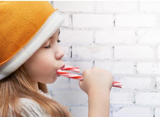 孩子吃糖有益处但过量会影响身体发育三大权威别超过这标准