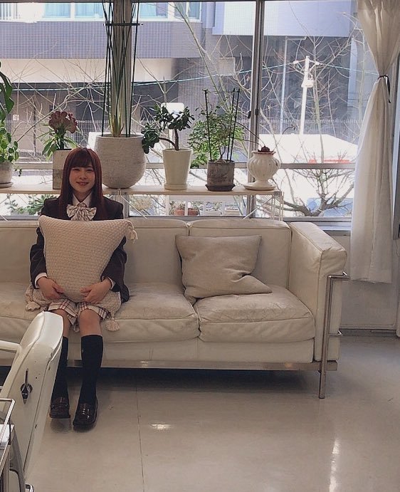 声优e-sports部前田佳织里部长制服写真公开!