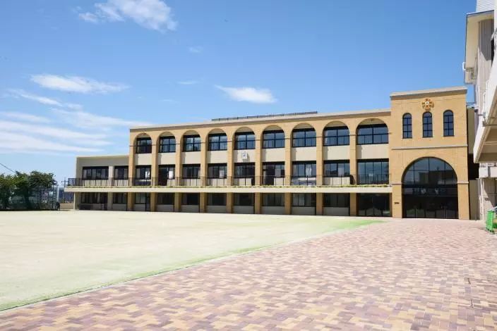由于金城学院中学校99高等学校是六年一贯制的学校,高中不对外招生