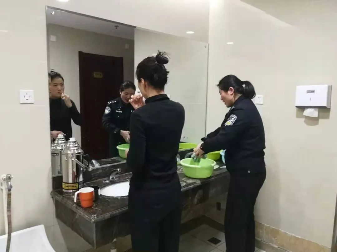 一线直击灌云女警展巾帼风采