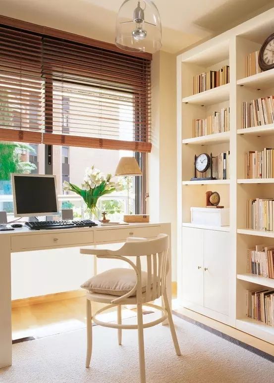 在家里找一个安静的角落来布置一个迷你小书房吧