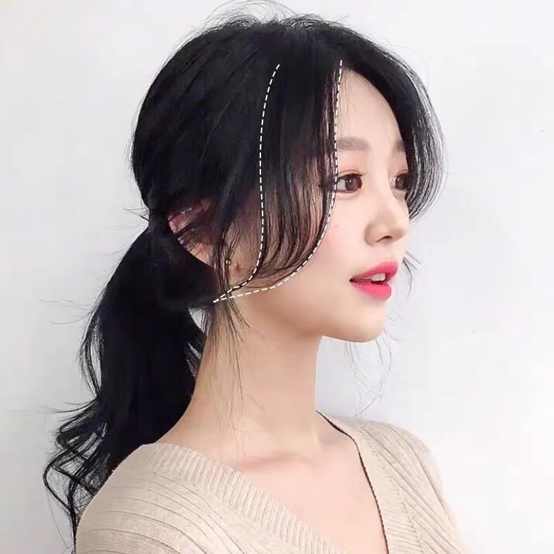 刘海沿着下颌线往内收,才能更好的修饰脸部线条