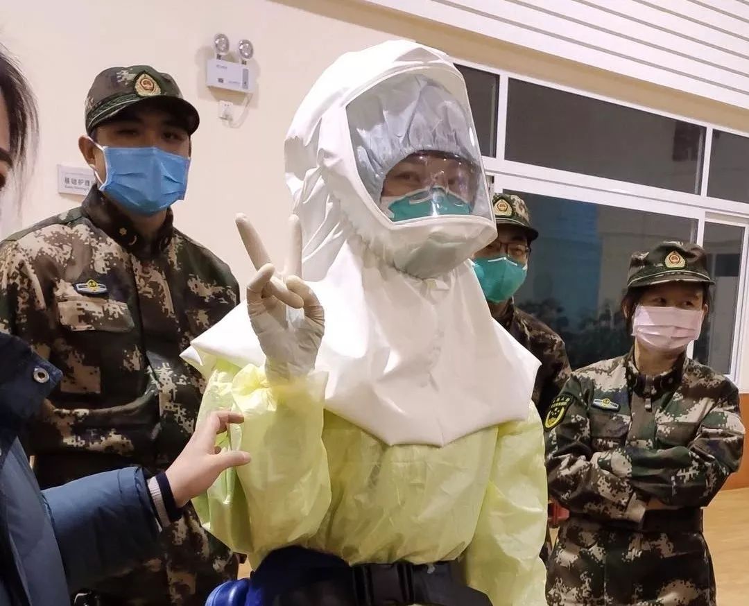 酸爽天津军护缺氧呕吐后硬是咽了回去