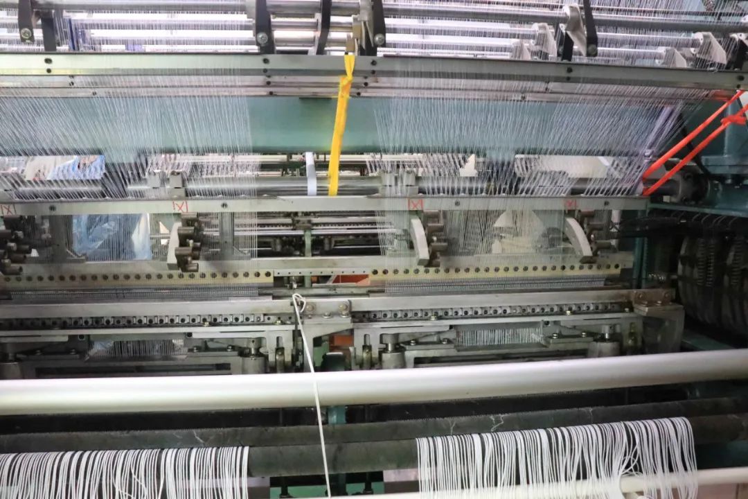 面对疫情台商区这家企业改造设备生产口罩耳带