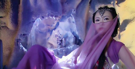 《聊斋志异》中饰演的小谢,紫衣扮相真的是美得冒泡,固然是女鬼,却