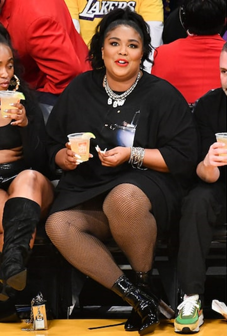 现年32岁,出生于美国密歇根州底特律,是美国著名的饶舌女歌手