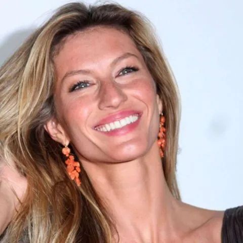 小品复习,当年gisele bündchen穿黑衣长袍偷偷整容!