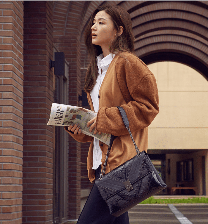 全智贤状态不得了化淡妆穿白衬衫基础穿搭也显高级范